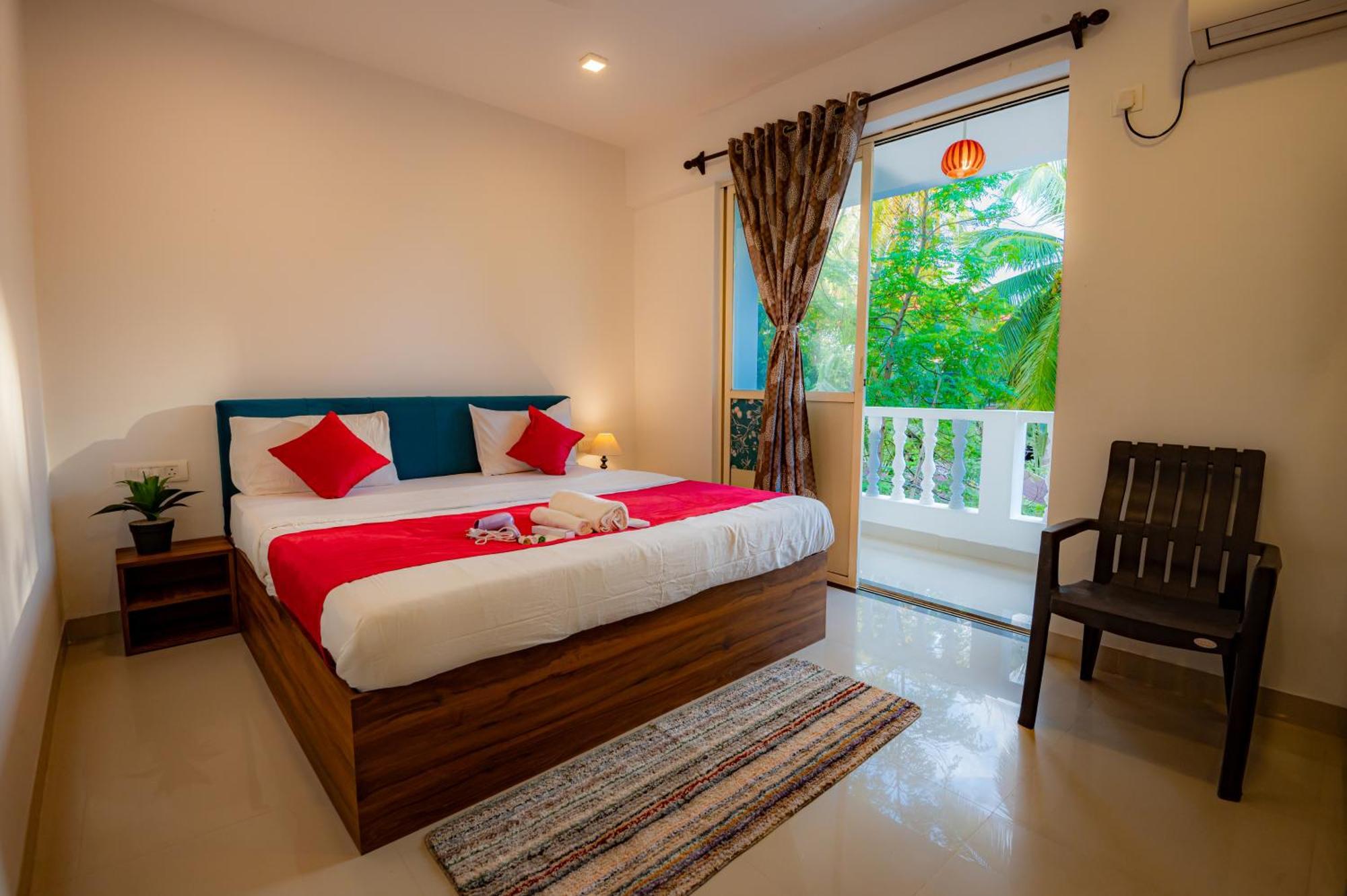 Morjim Sea Waves-Beach Front Hotel Exterior photo