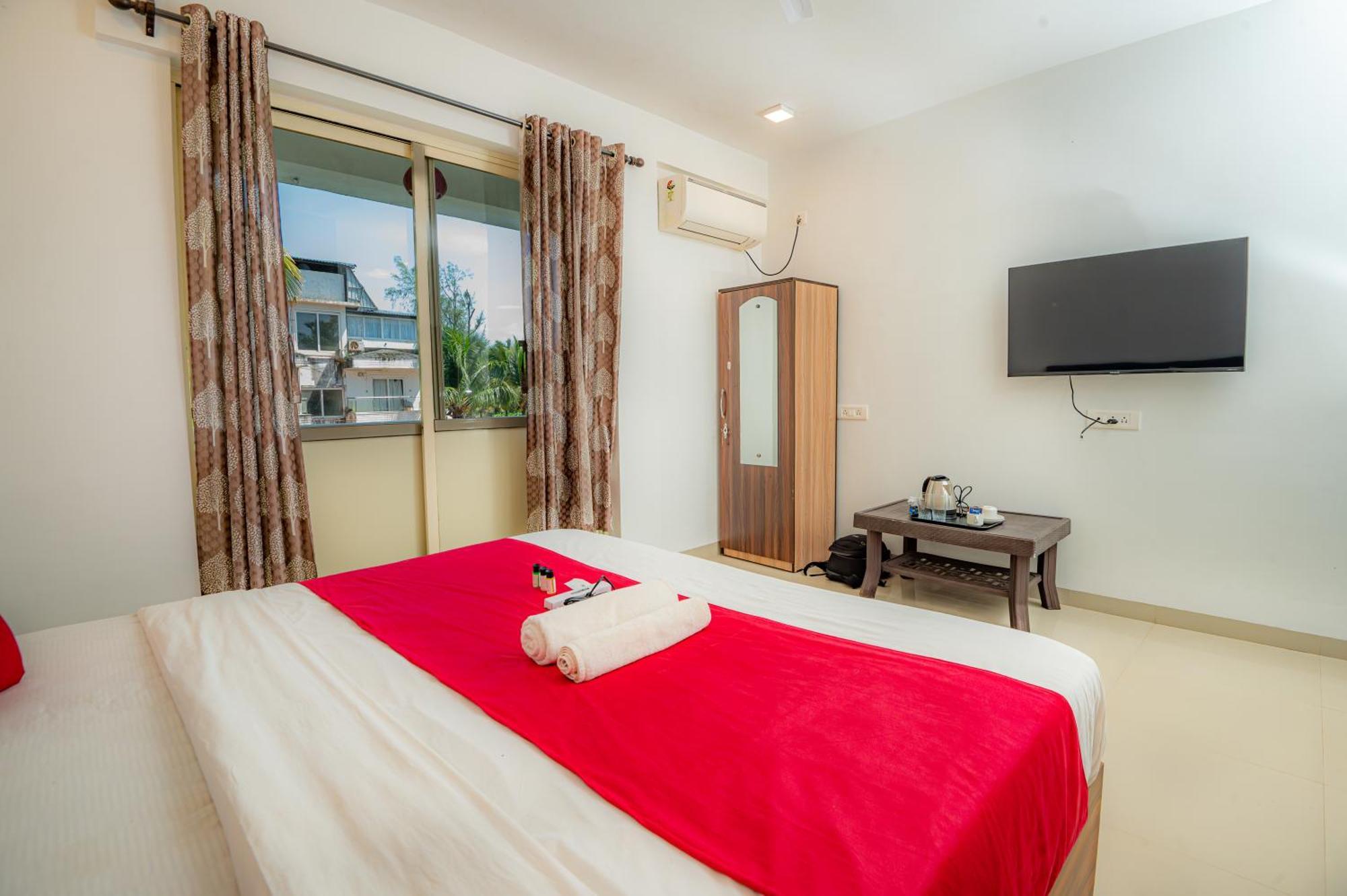 Morjim Sea Waves-Beach Front Hotel Exterior photo