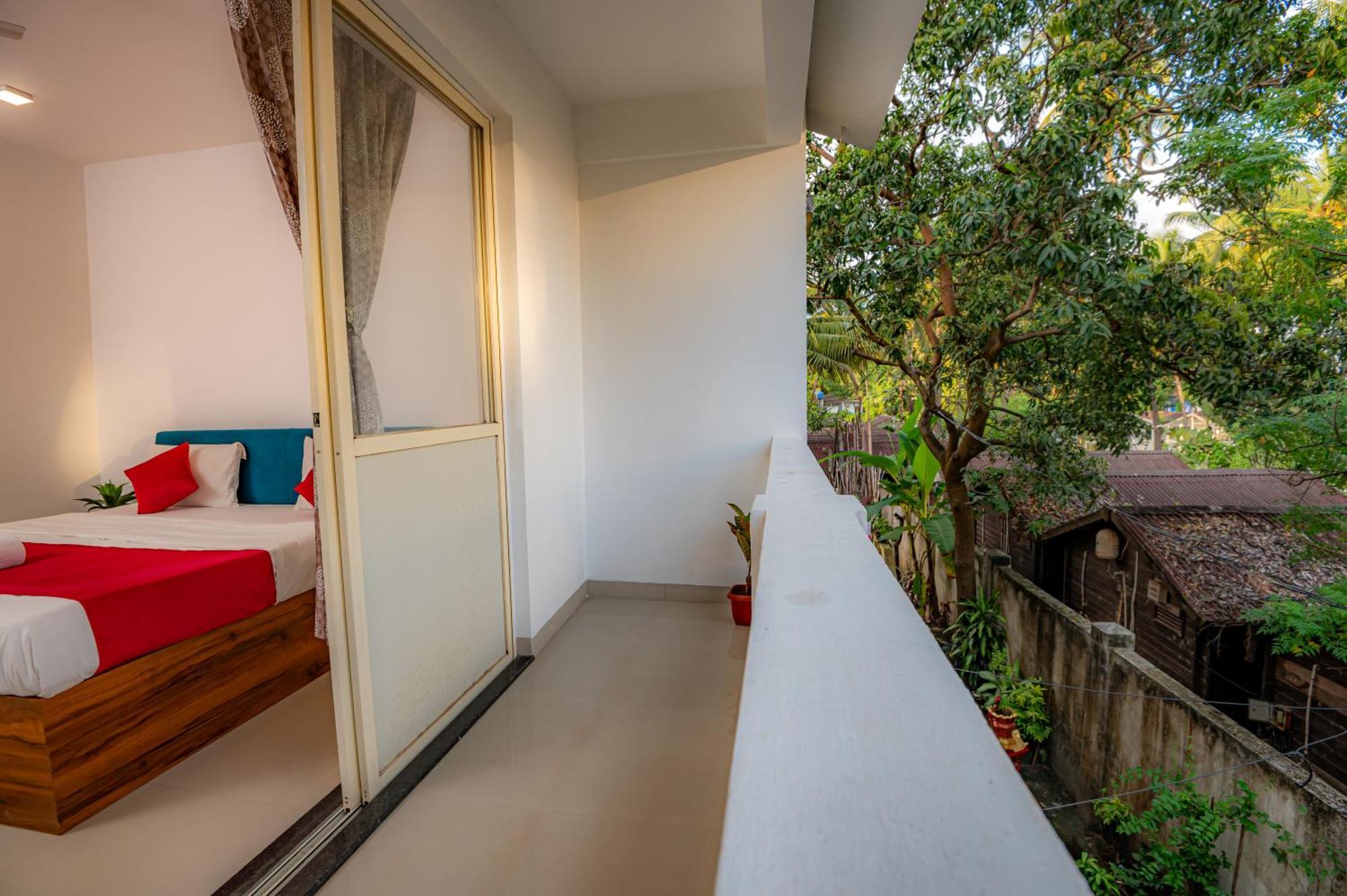 Morjim Sea Waves-Beach Front Hotel Exterior photo